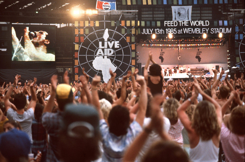 Fans cheer during Queen’s performance. (Norbert Foersterling/DPA/ZUMA Press)