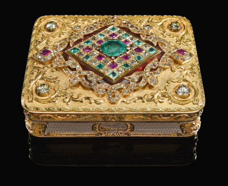 Two-coloured gold snuff box, Johann Wilhelm Keibel, St. Petersburg, 1845 (Sotheby's).