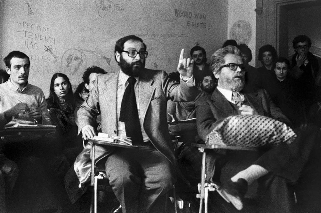 Umberto Eco in the occupied DAMS in Bologna (1977). Photography by Enrico Scuro