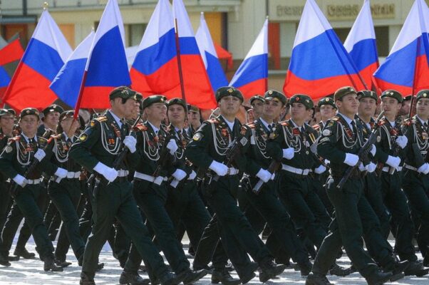 «Смотрю на жизнь с недоуменьем...»